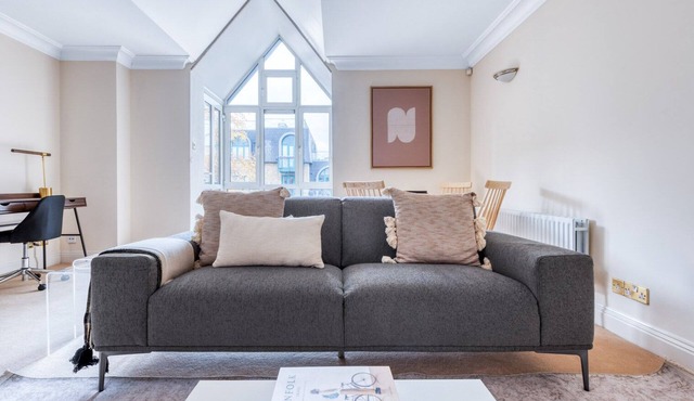 Modern Waterloo 2 BR, 2 min to Waterloo stn, by Blueground