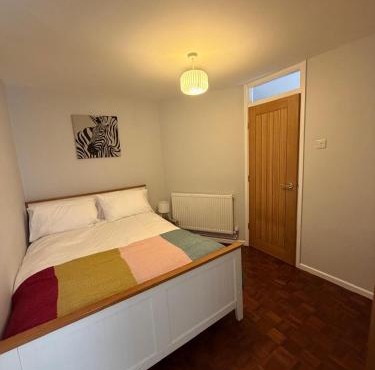 Modernised townhouse near Howbery Park