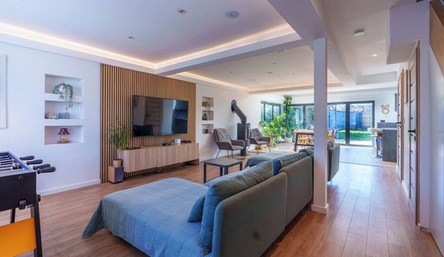 New Forest Retreat | Sauna, Gym, Cinema & Parking