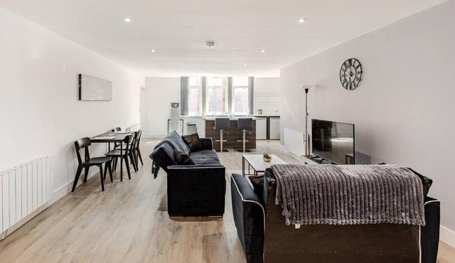 New Modern and Spacious 2BR In The Heart of Burnley with Free Private Parking