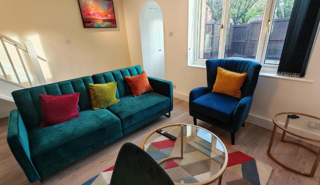 Newly refurbished One Bedroom House With Garden