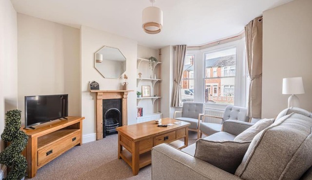 Newly Refurbished Three Bed House at Ipswich with Free Parking