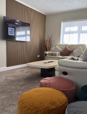 Newly renovated 2 bedroom Home in West Bromwich Ideal for contractors & families