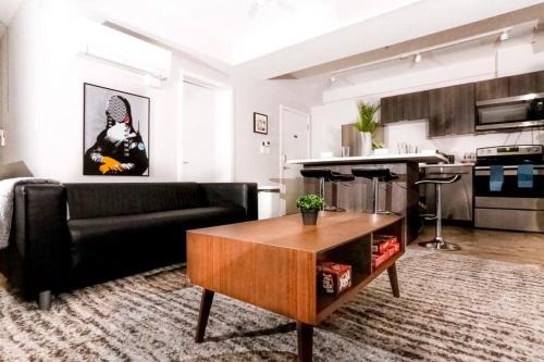 Newly Renovated 2bed, 2bath private apartment, minutes from Boston. in Brookline