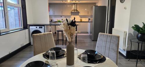 Newly renovated home near MK Stadium & Hospital