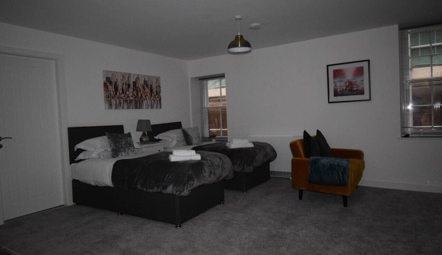 No 8 Modern studio in Worksop