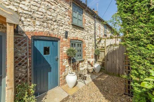 No33 THORNHAM BOUTIQUE COTTAGE 2