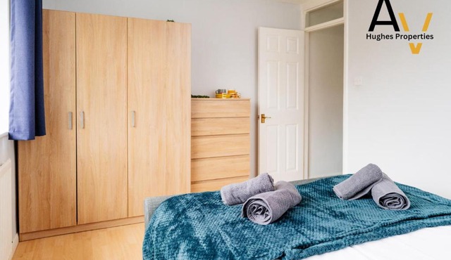 Northampton 2-Bed Home - Free Parking, Garden & Netflix By AV Hughes Properties