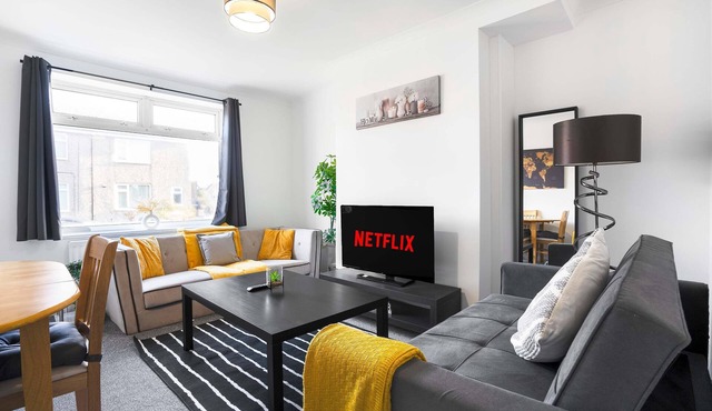 Nr Durham - Free Parking- 2BR Home- Wi-Fi-Sleeps 5