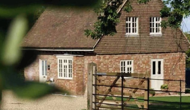 🌿 Oak Tree Cottage – A Peaceful Country Retreat on the Stoke Rochford Estate