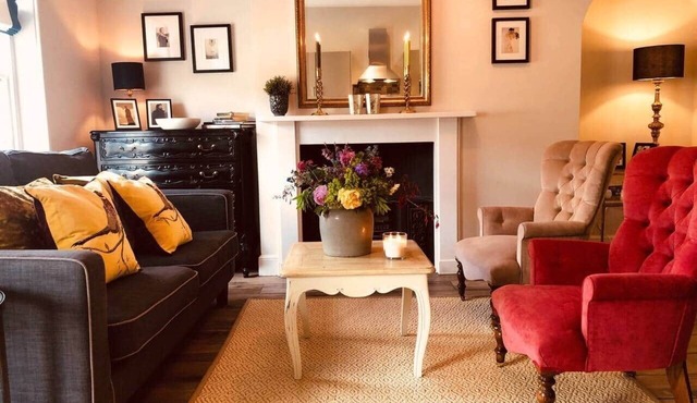 Old Beams Central Bakewell Stylish Duplex for 5