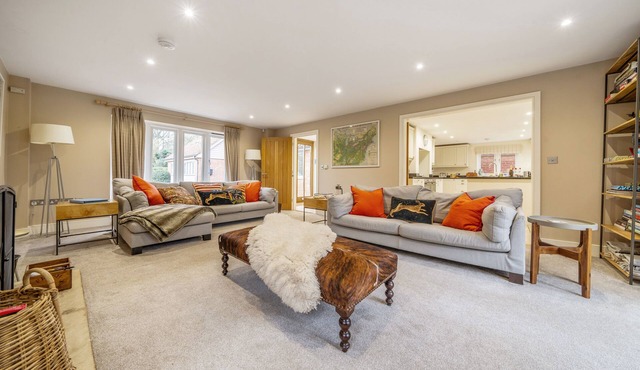 Orchard House 3 bedrooms - sleeps 6 guests in 3 bedrooms