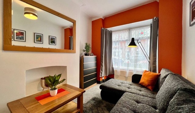 Oxford House- Contractors, Family Holidays Welcome