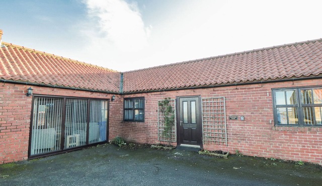 PASTURE VIEW, pet friendly, character holiday cottage in Whitby
