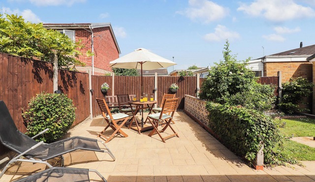 Peaceful 2-Bed Smart Bungalow with Garden