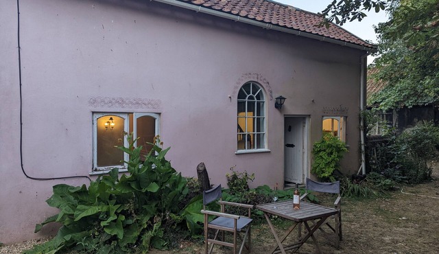 Peaceful stay in rural Norfolk surrounded by trees and animals