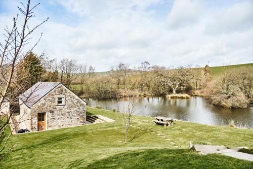 Penuwch Boathouse - cottage in Wales with indoor pool