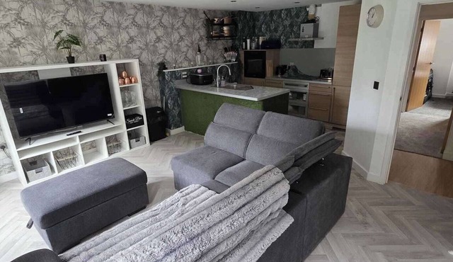 Pet Friendly 2-Bed Apt, Sleeps 3 with Parking