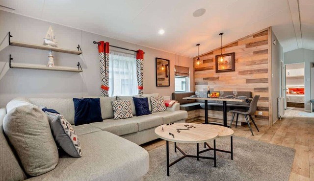Pet-Friendly Modern Lodge BBQ, Near Milford on sea- Astoria Lodge