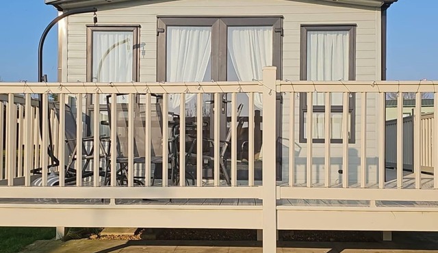 Premium Caravan - Sleeps 6 - Parking - Pool