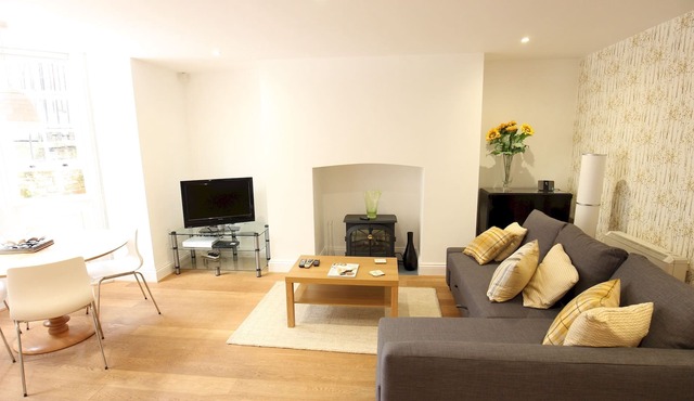 Priory House, No 1 - Two Bedroom Apartment, Sleeps 6
