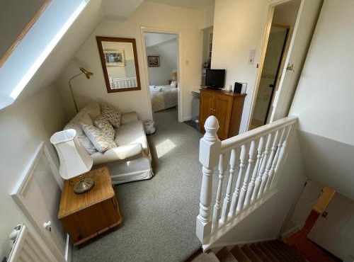 Private Self Contained Annexe Room with en-suite - Dogs welcome