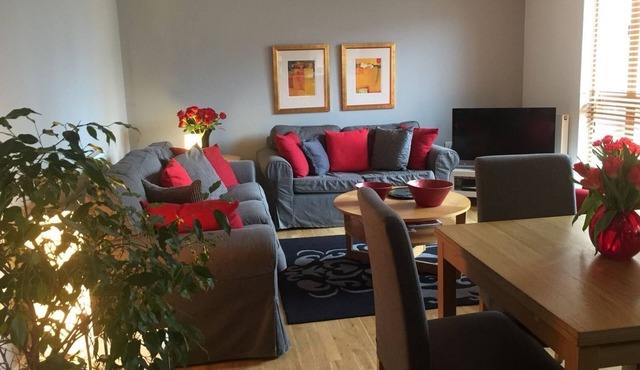 Quiet quality apartment in Greenwich Centre by Cutty Sark DLR. Close to Park