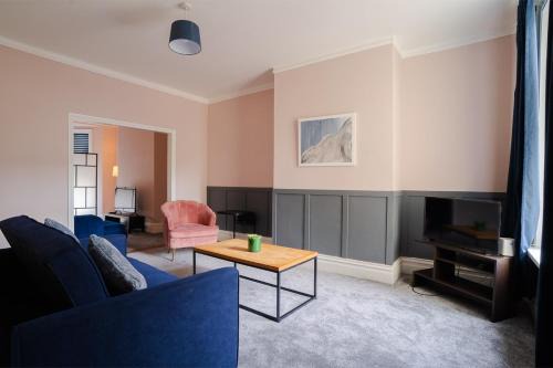 Relax at Raglan Burnley 3BR Home with Parking
