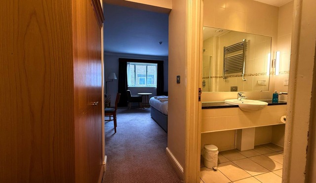 Relaxing Executive Double Room with Sofa in Blaby