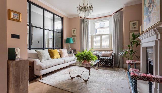Rigault Road - Four Bedroom Apartment, Sleeps 8