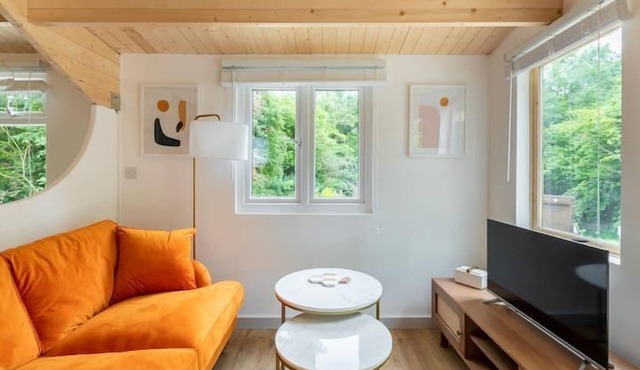 Romantic Hideaway with a Private Hot Tub in Blandford Forum