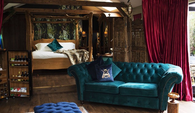 Romantic Lodge on Edge of Nature Reserve