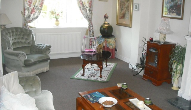 Room-large Home in Prime Location for al