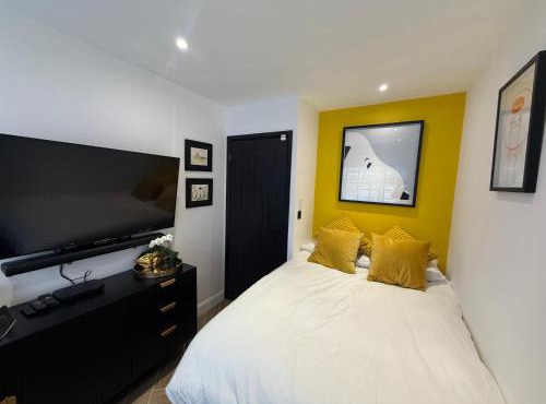 Room with private bathroom in Pocklington