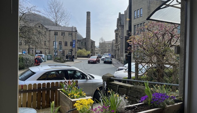 Royd Villas,Accessible & Quiet Prime Central Location. Log Burner &Private Patio