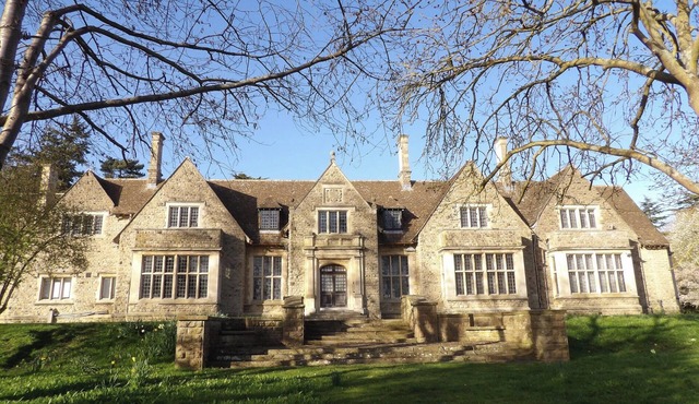 RUBENS ROOMS, pet friendly, luxury holiday cottage in Oundle