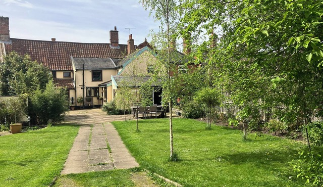 Self contained home in the centre of Eye with off road parking & lovely garden.