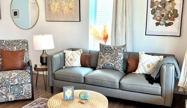 Serene bungalow: Modern Comfort near the Hospital, Power Plants and Campus in Oswego