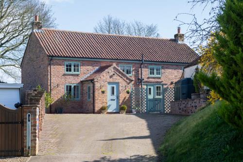 Serene Yorkshire Wolds Cottage Sleeps 6 EV
