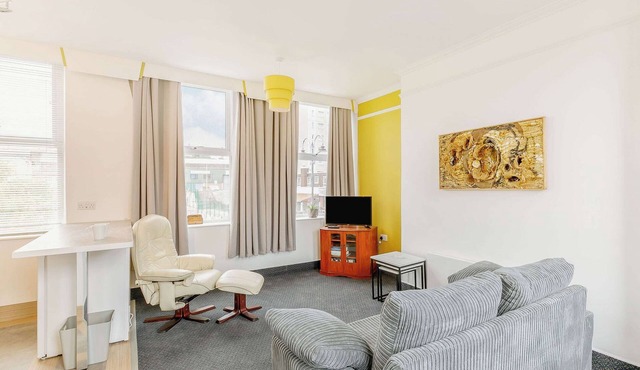 Shibden Suite - UK38332