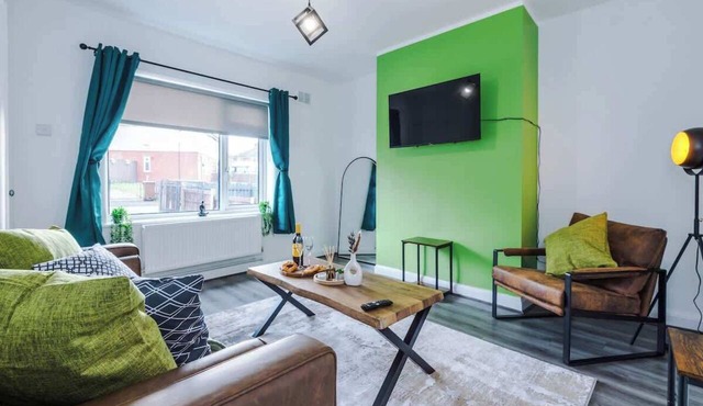 Sleek & Spacious 3BR - Family Stay W/Free Parking