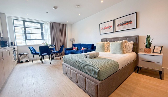 Sleek studio apartment with lift Near Regents Park