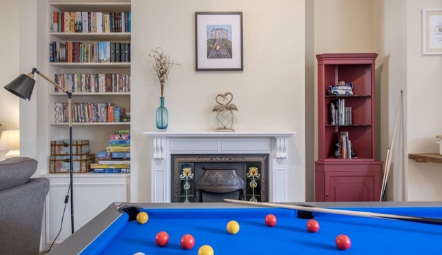 Sleeps 6 Central York 5★Townhouse Parking Courtyard + Pool Table