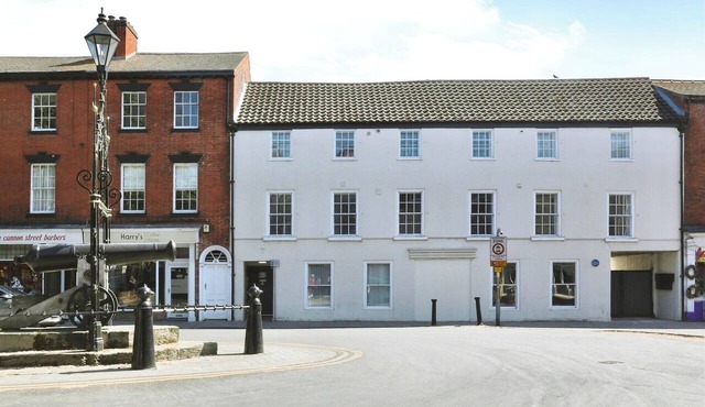 Sleeps2-CentralLocation-FamilyFriendly-NewRefurb