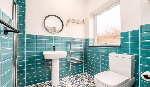 Spacious and Stunning 6BR Ensuite House in Grismby