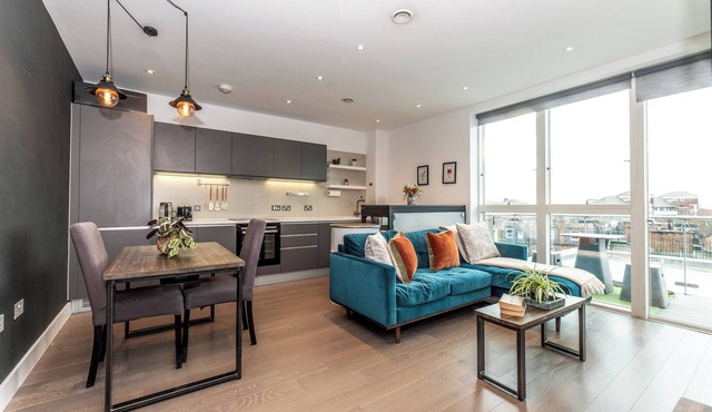 Spacious 1BR with Terrace Near Notting Hill - Pass the Keys