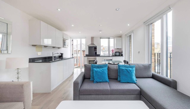 Spacious 2-Bed · Balcony · St Pancras · Sleeps 6