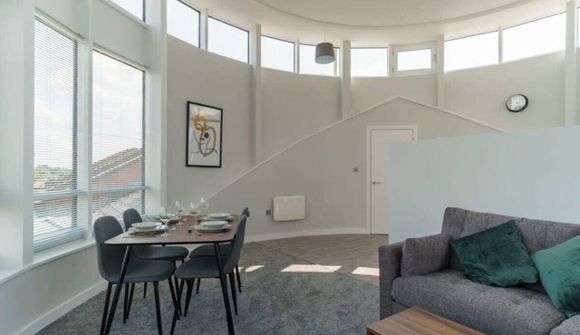 Spacious 2-BR Apartment in the Heart of Liverpool