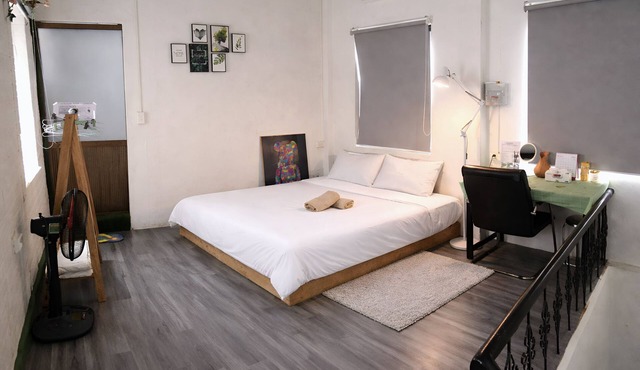 Spacious 2-floor Duplex apartment near Train cafe Street, quiet local Alley in Hanoi