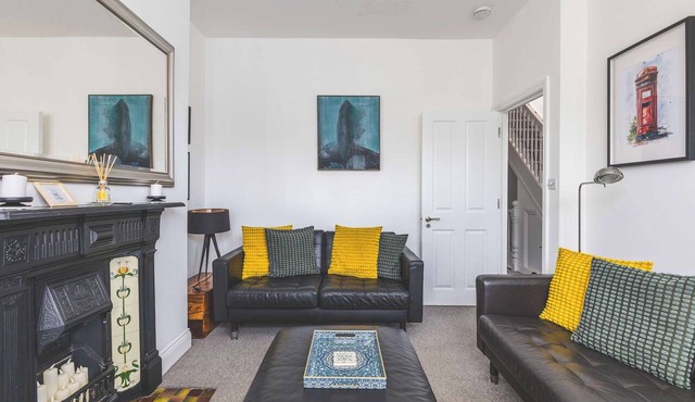 Spacious 2BDR 2BA near Shepherds Bush Oasis